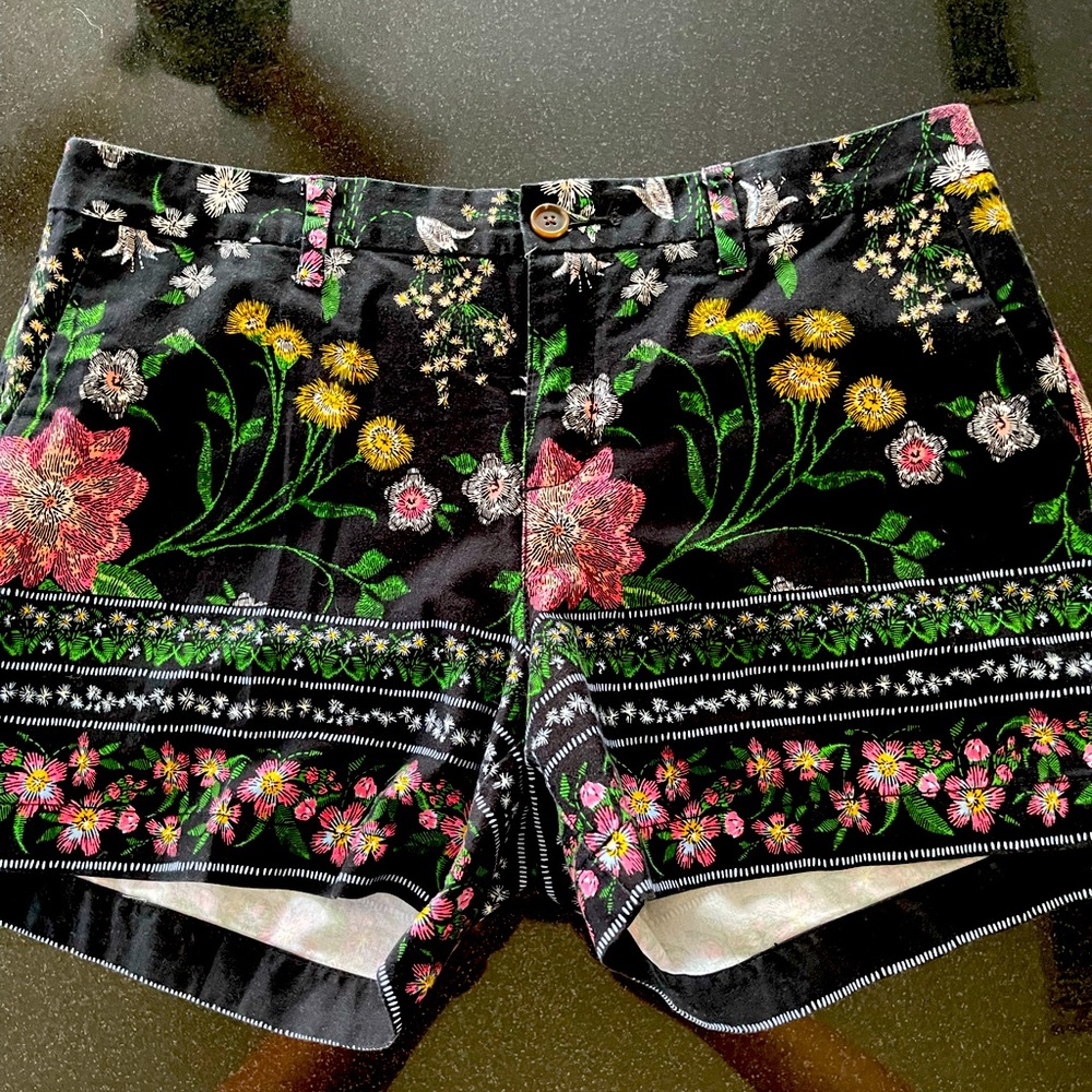 Old Navy flower print shorts! Size 10